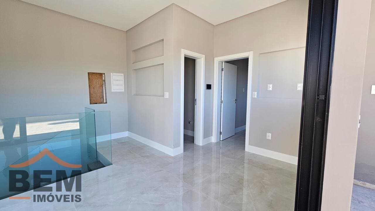 Apartamento Duplex para Locação com 3 quartos e 320m² no bairro Fazenda, em Itajaí