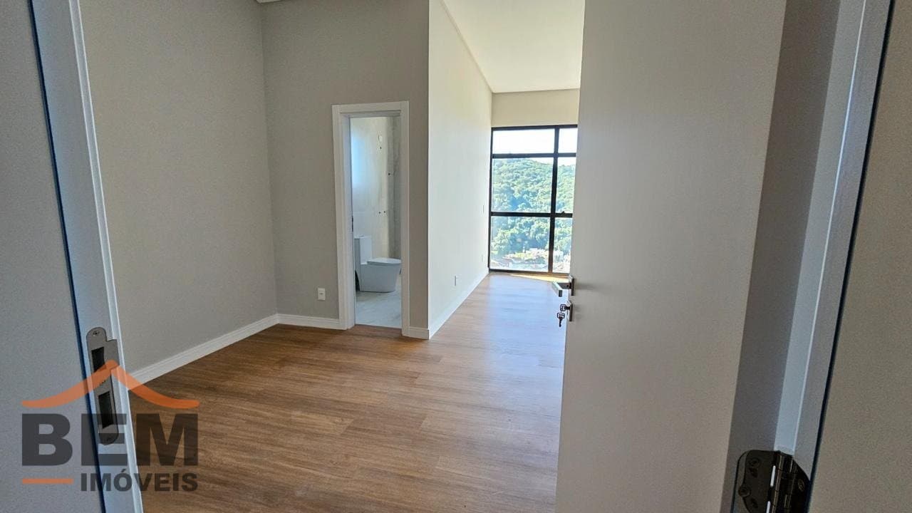Apartamento Duplex para Locação com 3 quartos e 320m² no bairro Fazenda, em Itajaí