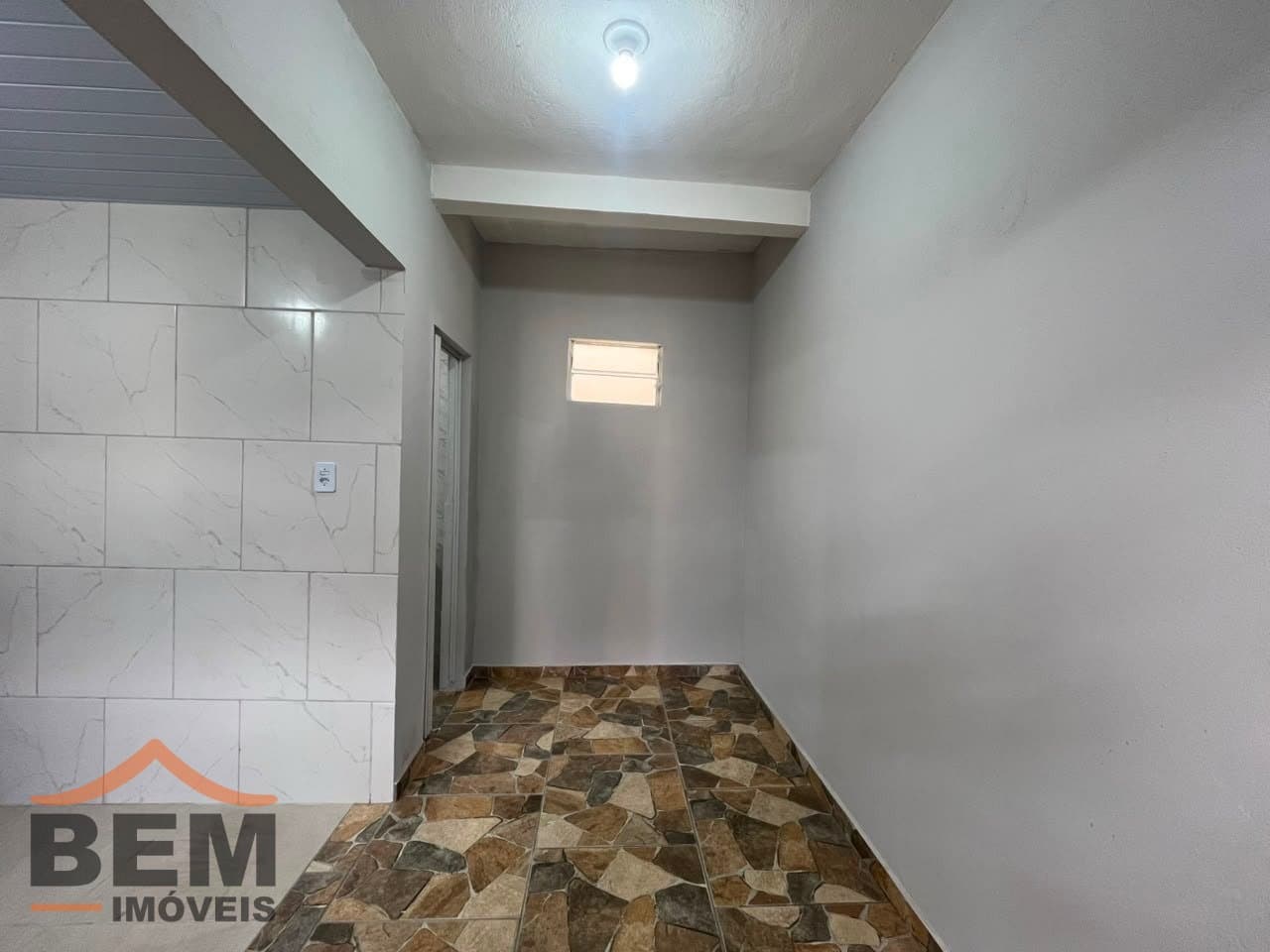 Kitnet para Locação com 1 quarto e 40m² no bairro São Vicente, em Itajaí: 2-SALA