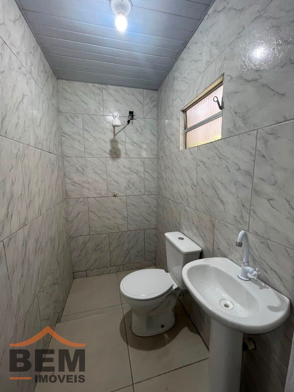 Kitnet para Locação com 1 quarto e 40m² no bairro São Vicente, em Itajaí: 9-BANHEIRO