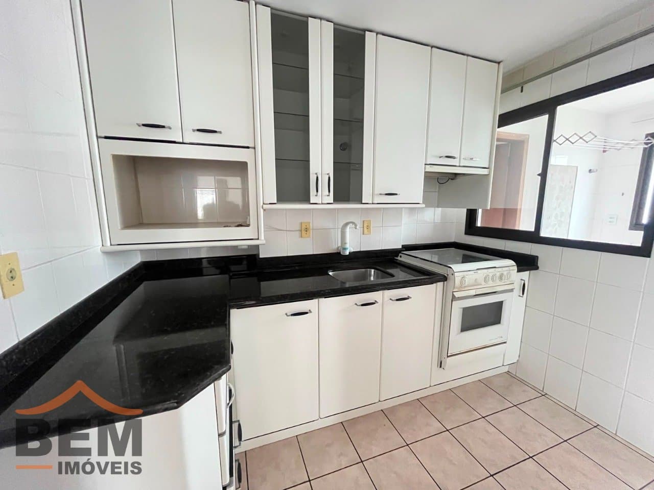 Apartamento para Locação com 3 quartos e 100m² no bairro Centro, em Balneário Camboriú: 04-COZINHA 