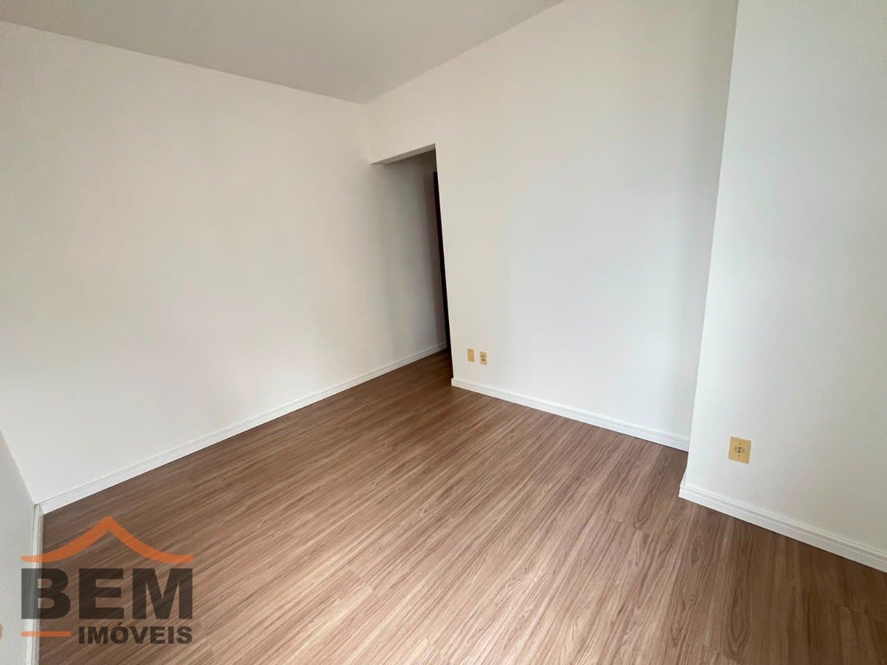 Apartamento para Locação com 3 quartos e 100m² no bairro Centro, em Balneário Camboriú: 05-DORMITÓRIO