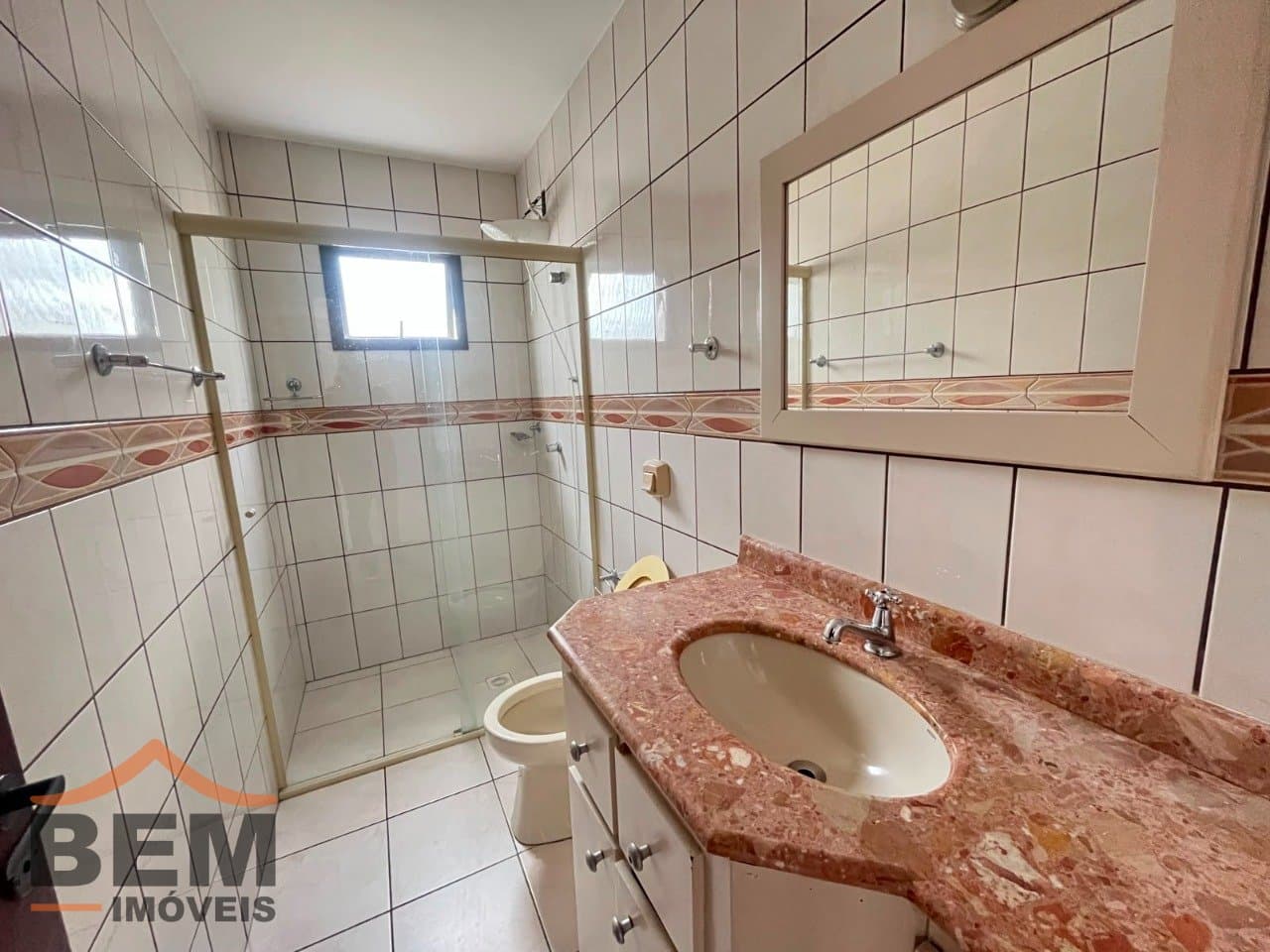 Apartamento para Locação com 3 quartos e 100m² no bairro Centro, em Balneário Camboriú: 09-BANHEIRO 