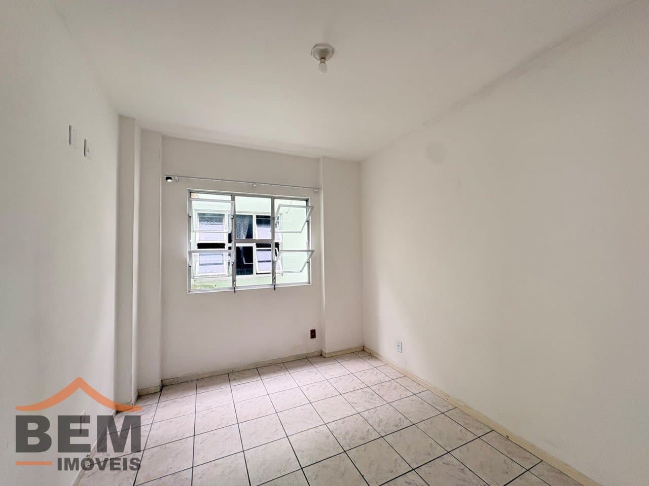 Apartamento para Locação com 1 quarto e 28m² no bairro Centro, em Itajaí