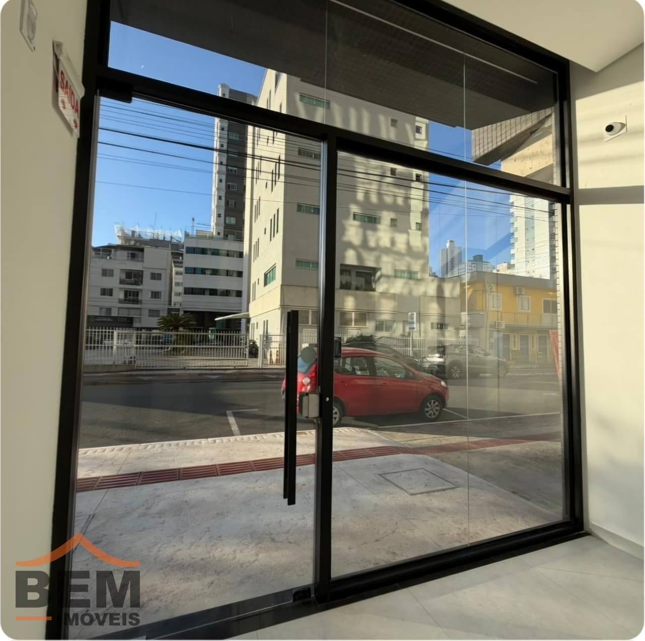 Ponto Comercial para Locação com 983m² no bairro Centro, em Balneário Camboriú: 02-ENTRADA