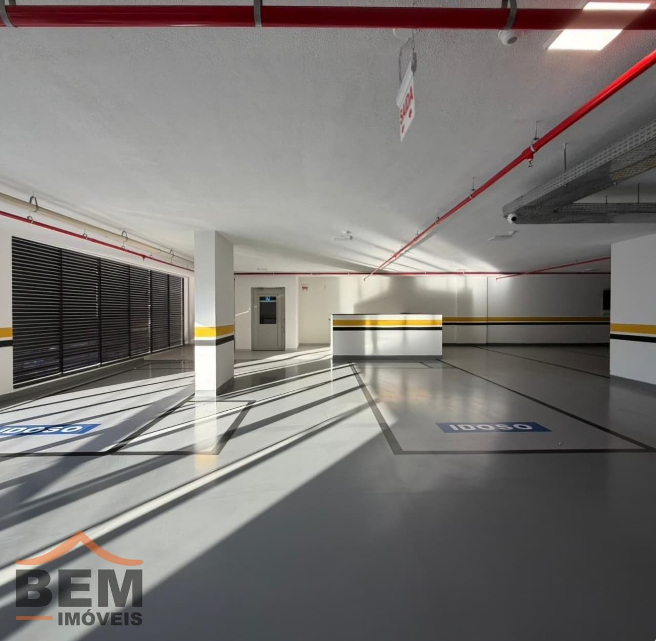 Ponto Comercial para Locação com 983m² no bairro Centro, em Balneário Camboriú: 03-GARAGEM