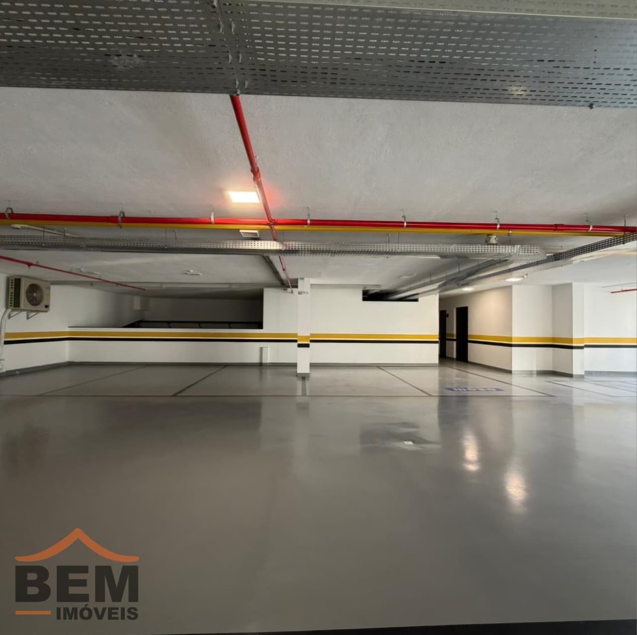 Ponto Comercial para Locação com 983m² no bairro Centro, em Balneário Camboriú: 08-GARAGEM