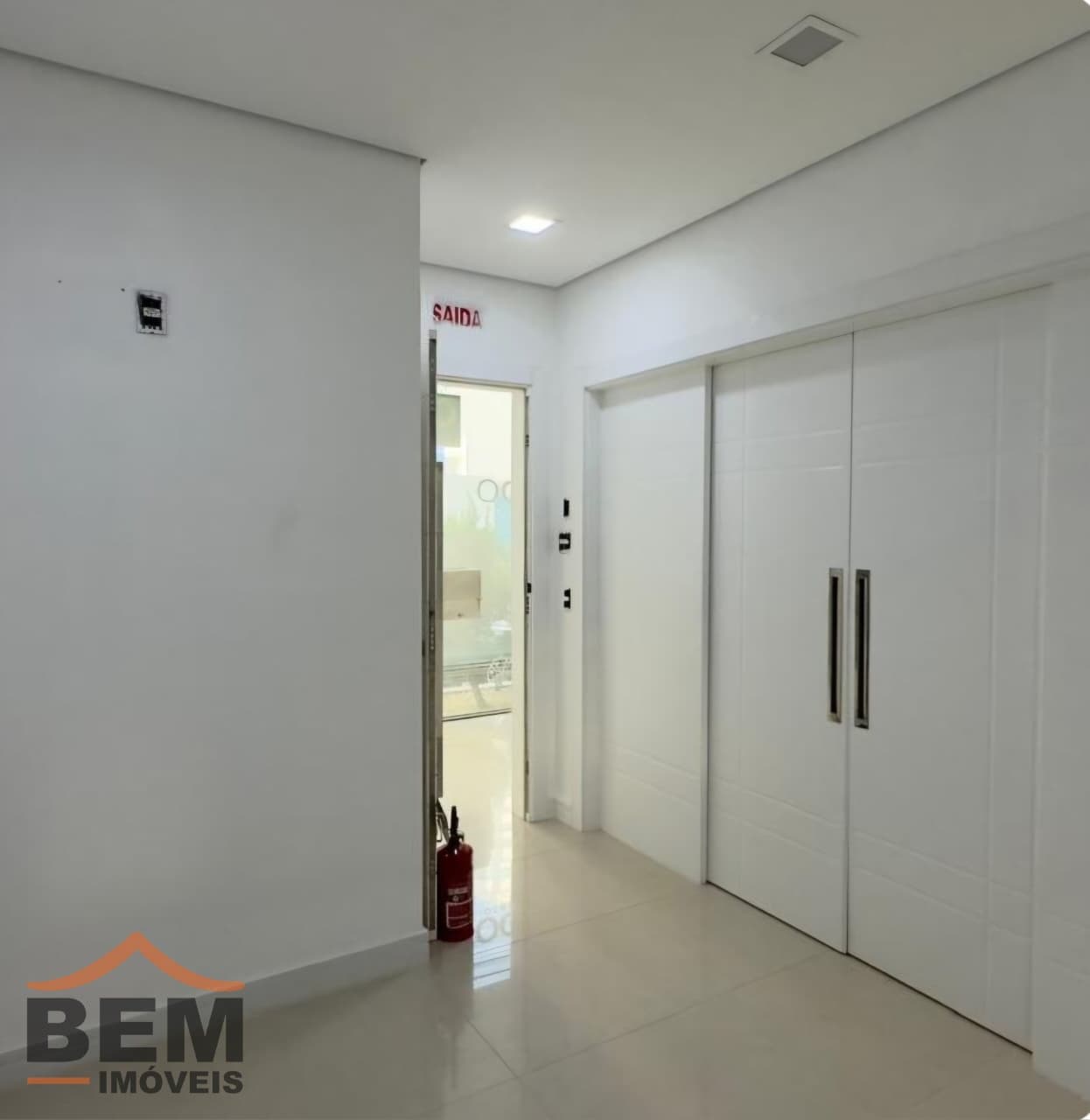 Sala Comercial para Locação com 105m² no bairro Pioneiros, em Balneário Camboriú: 03-SALA COMERCIAL