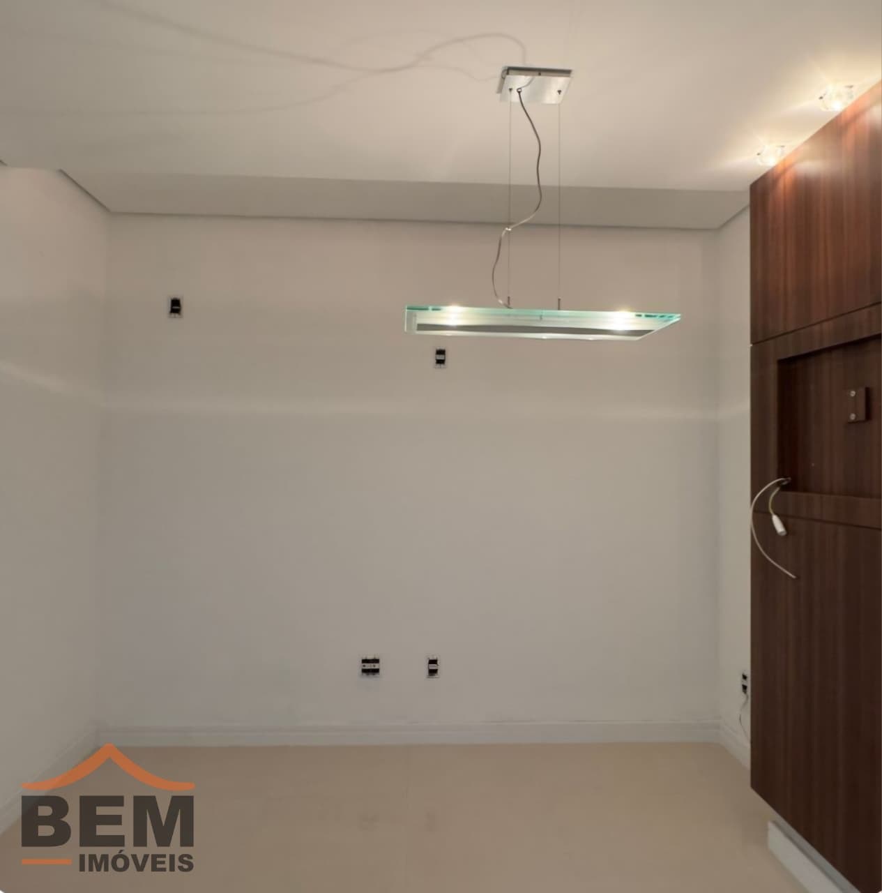 Sala Comercial para Locação com 105m² no bairro Pioneiros, em Balneário Camboriú: 04-SALA COMERCIAL