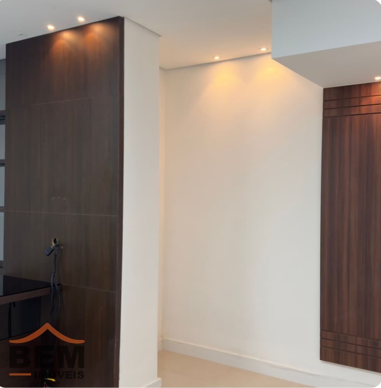 Sala Comercial para Locação com 105m² no bairro Pioneiros, em Balneário Camboriú: 06-SALA COMERCIAL