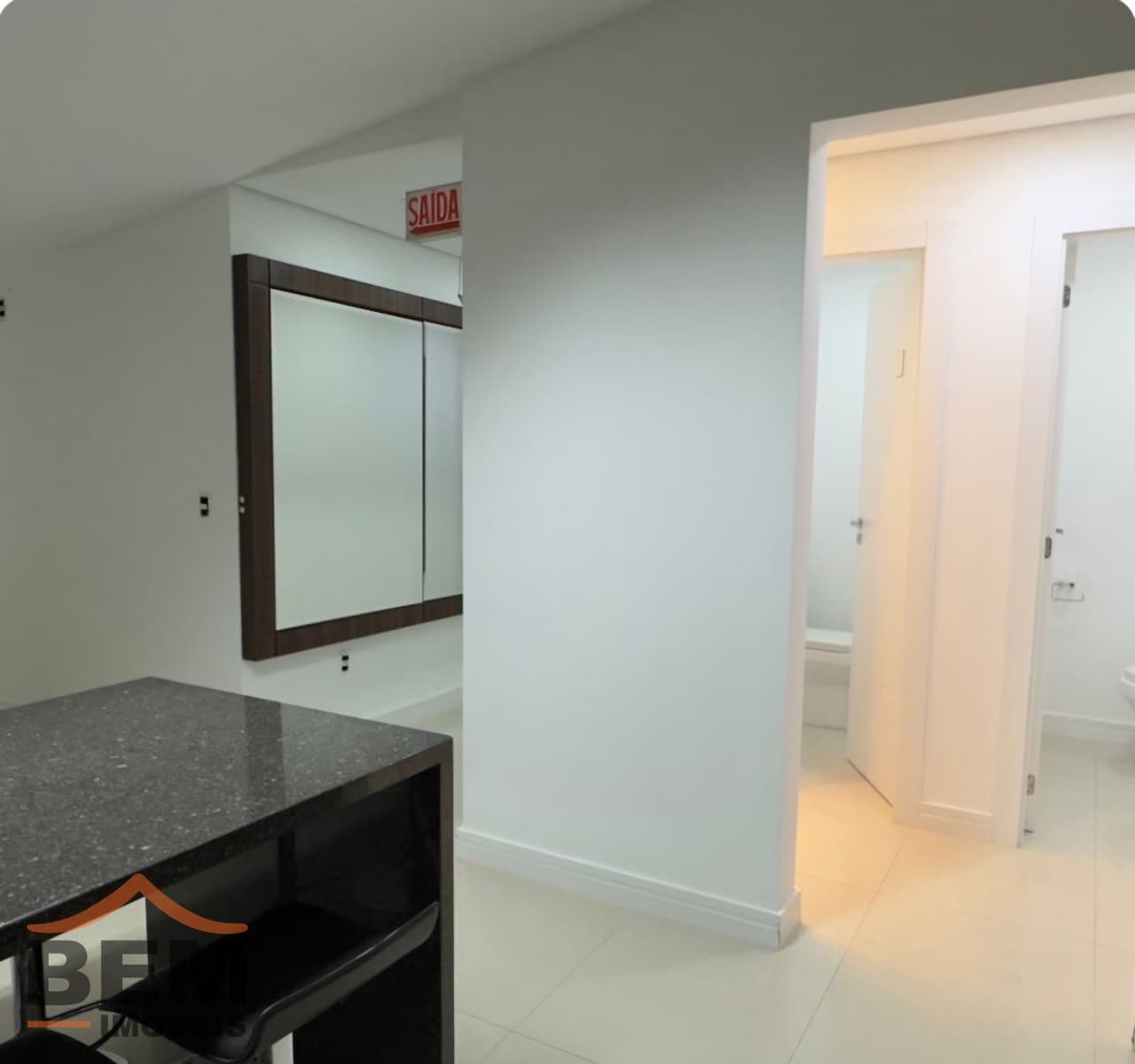 Sala Comercial para Locação com 105m² no bairro Pioneiros, em Balneário Camboriú: 09-SALA COMERCIAL