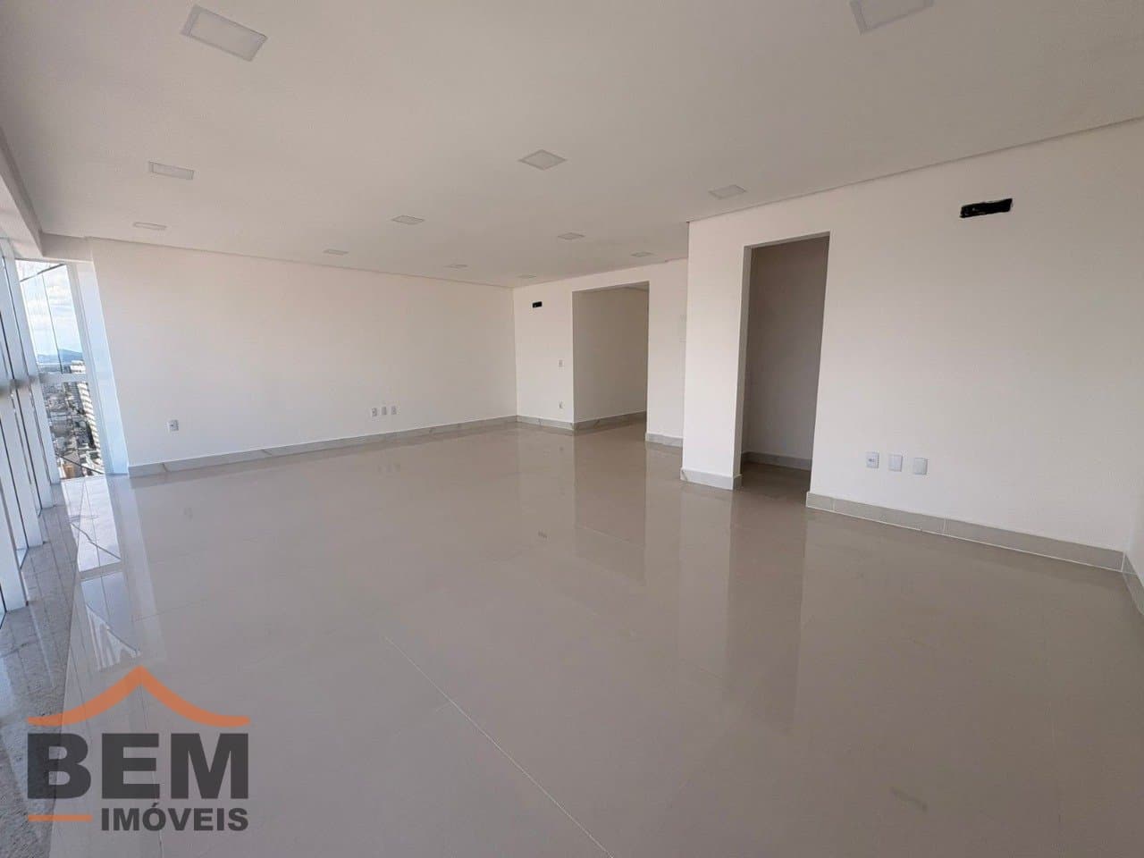 Sala Comercial para Locação com 50m² no bairro Centro, em Itajaí: 3 - INTERNO