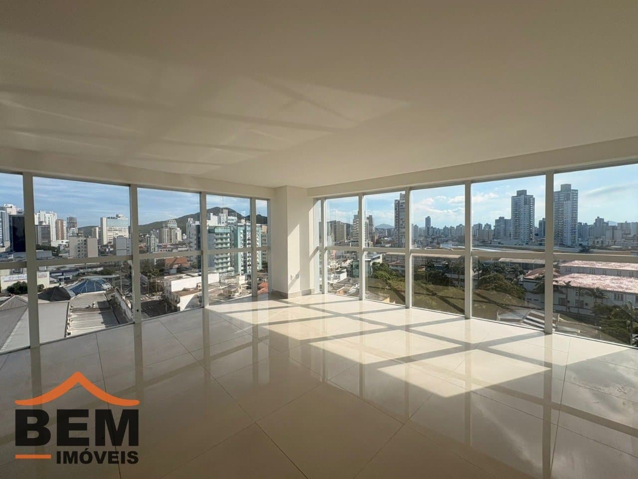 Sala Comercial para Locação com 42m² no bairro Centro, em Itajaí