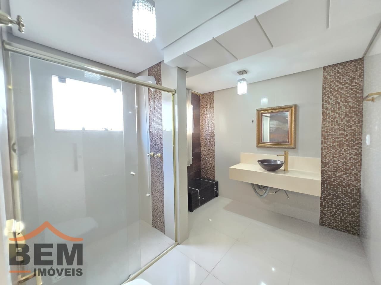 Casa em Condomínio para Venda com 2 quartos e 120m² no bairro varzea do ranchinho, em Camboriú: 18-BANHEIRO