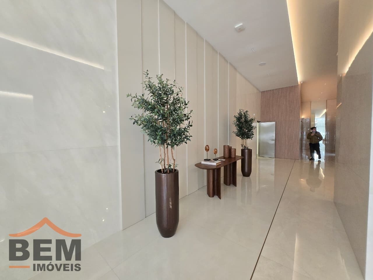 Apartamento para Locação com 2 quartos e 90m² no bairro Centro, em Balneário Camboriú