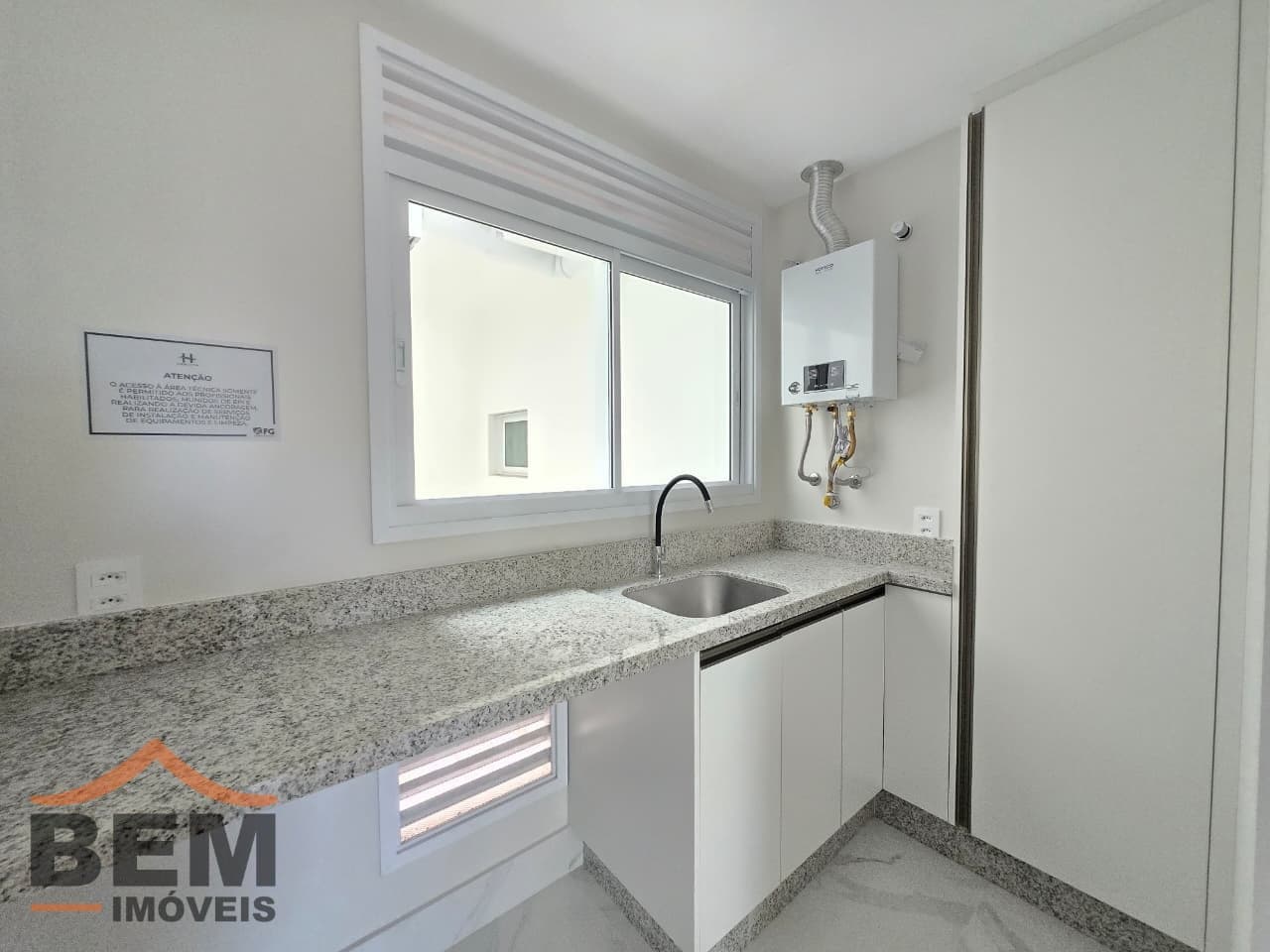 Apartamento para Locação com 2 quartos e 90m² no bairro Centro, em Balneário Camboriú