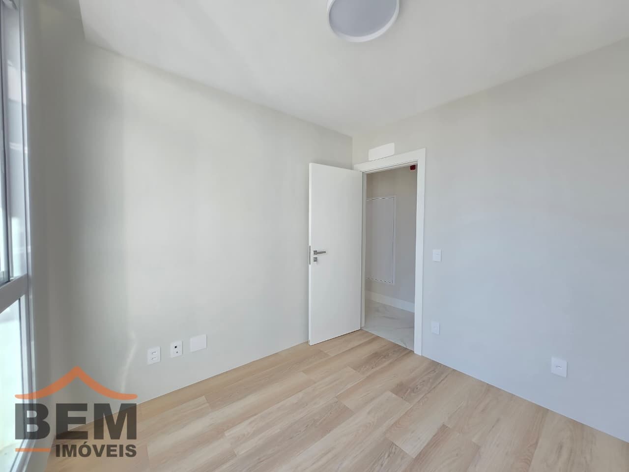 Apartamento para Locação com 2 quartos e 90m² no bairro Centro, em Balneário Camboriú