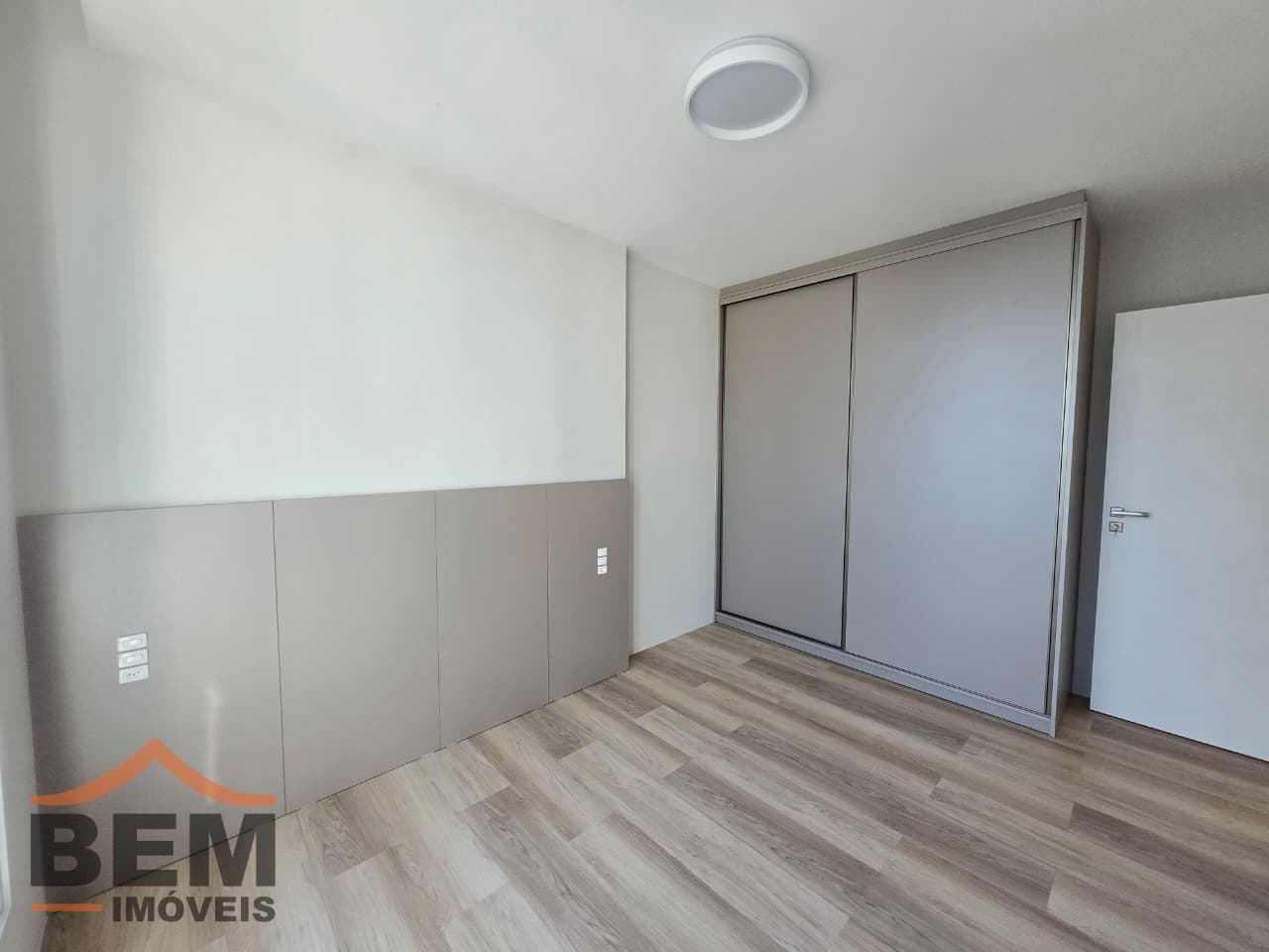 Apartamento para Locação com 2 quartos e 90m² no bairro Centro, em Balneário Camboriú