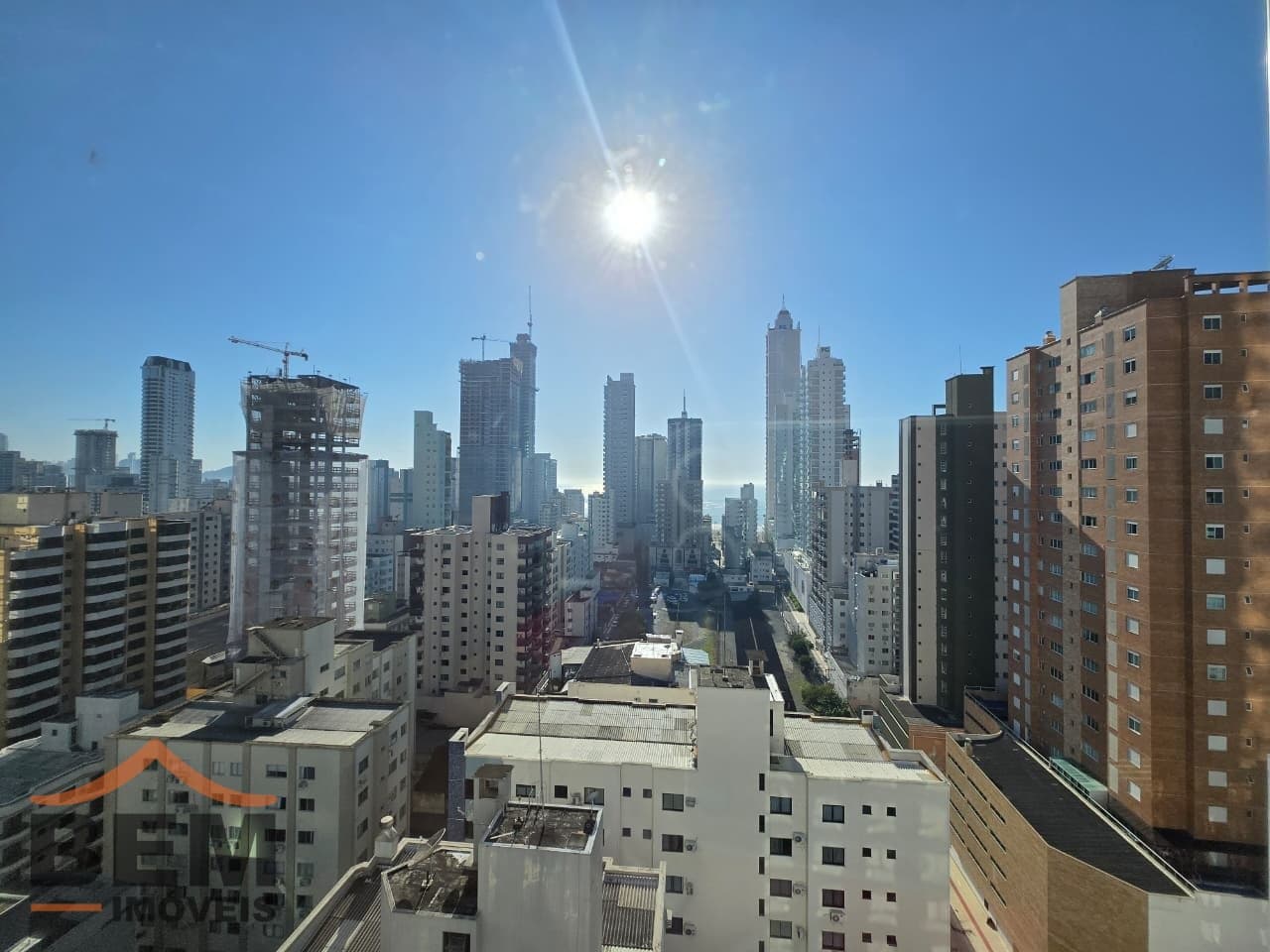 Apartamento para Locação com 2 quartos e 90m² no bairro Centro, em Balneário Camboriú