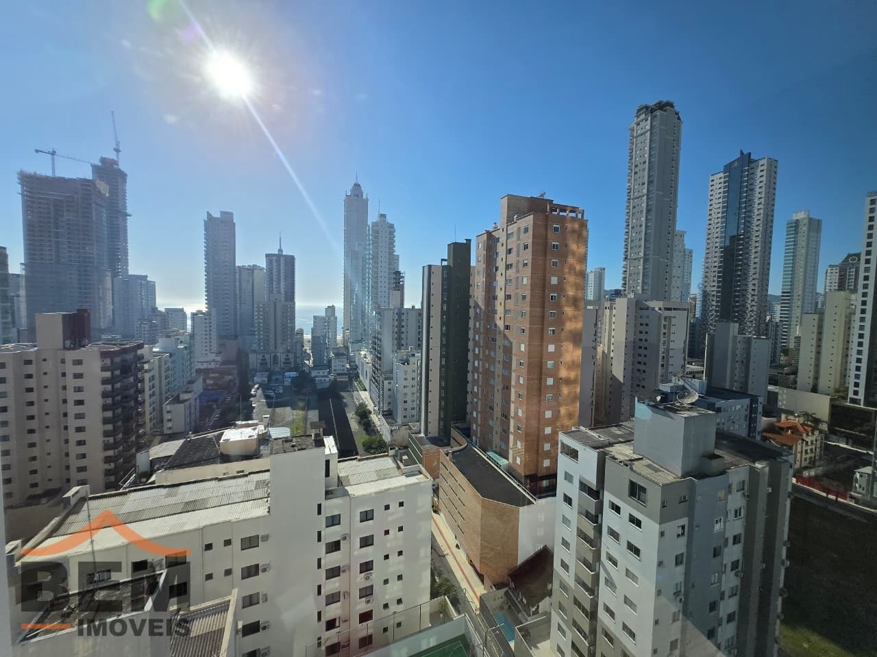 Apartamento para Locação com 2 quartos e 90m² no bairro Centro, em Balneário Camboriú