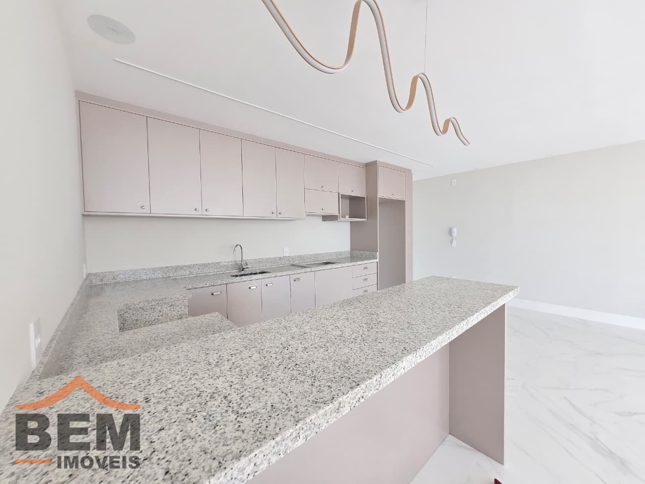 Apartamento para Locação com 2 quartos e 90m² no bairro Centro, em Balneário Camboriú