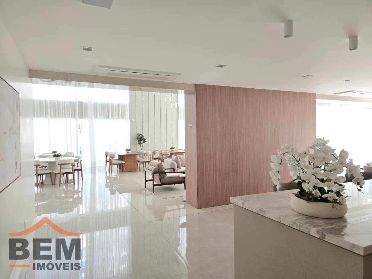 Apartamento para Locação com 2 quartos e 90m² no bairro Centro, em Balneário Camboriú