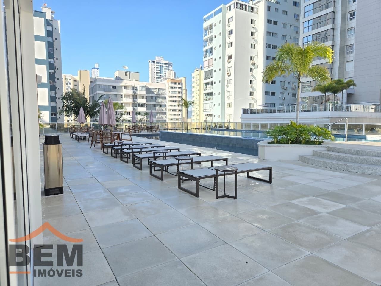 Apartamento para Locação com 2 quartos e 90m² no bairro Centro, em Balneário Camboriú