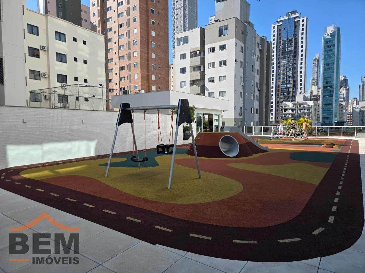 Apartamento para Locação com 2 quartos e 90m² no bairro Centro, em Balneário Camboriú