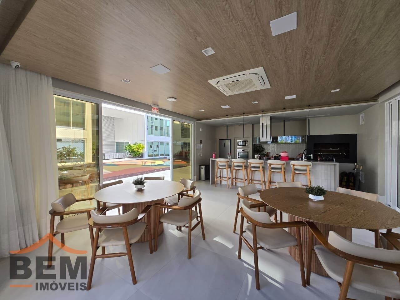 Apartamento para Locação com 2 quartos e 90m² no bairro Centro, em Balneário Camboriú