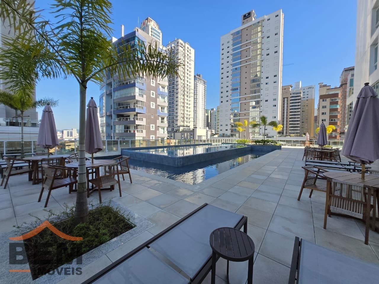 Apartamento para Locação com 2 quartos e 90m² no bairro Centro, em Balneário Camboriú