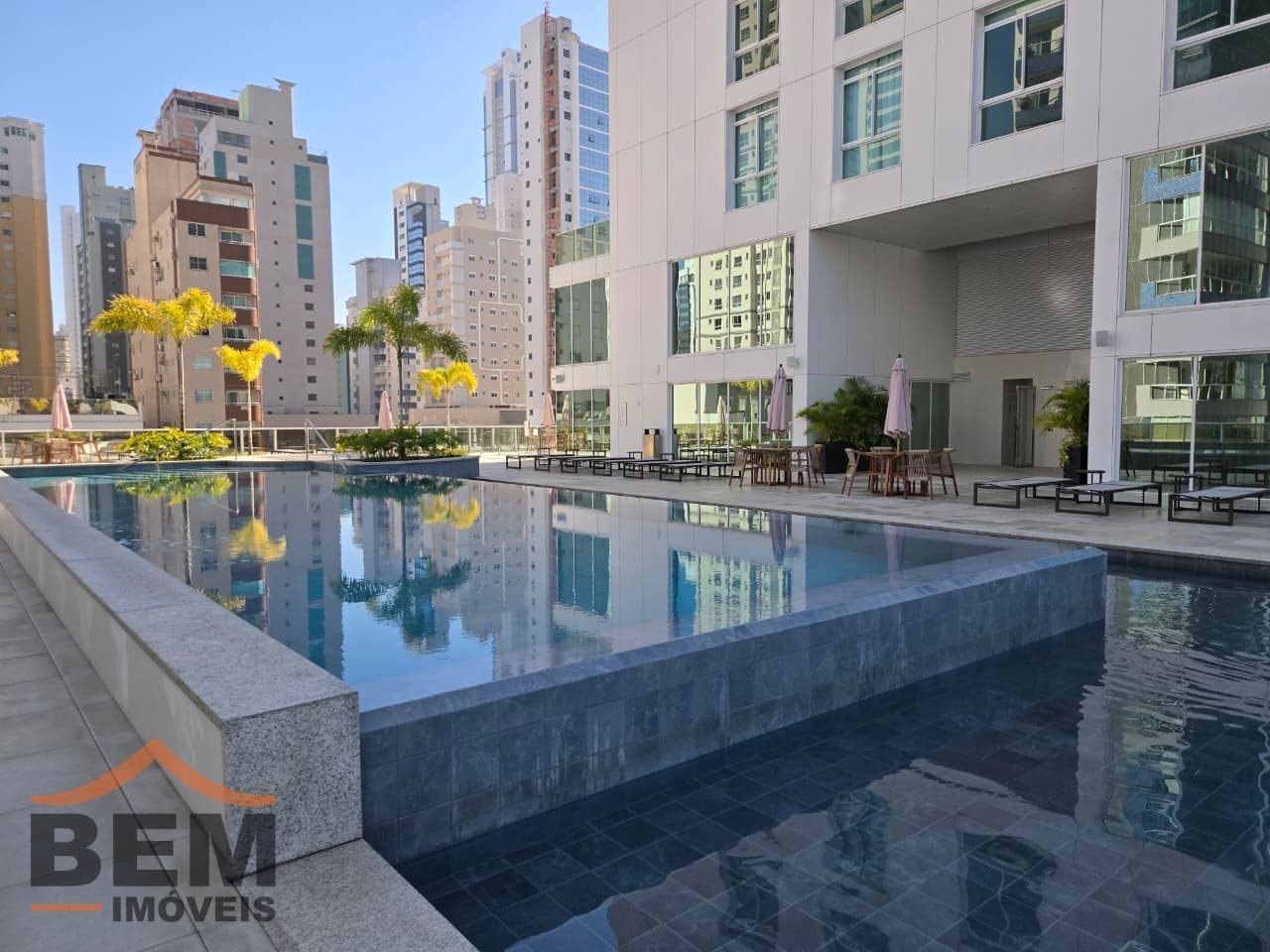 Apartamento para Locação com 2 quartos e 90m² no bairro Centro, em Balneário Camboriú
