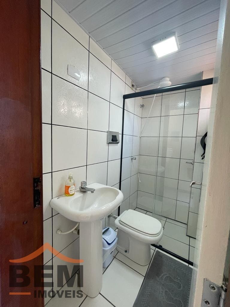 Apartamento para Locação com 1 quarto e 28m² no bairro Centro, em Balneário Camboriú: 10-BANHEIRO