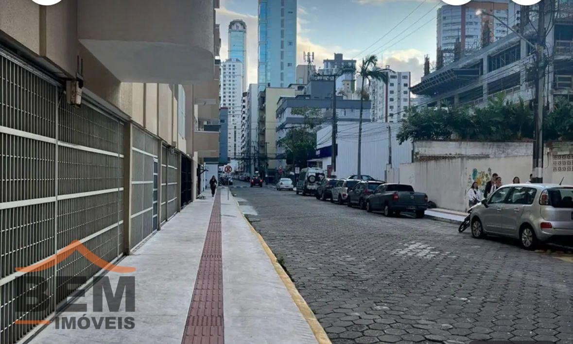 Apartamento para Locação com 1 quarto e 28m² no bairro Centro, em Balneário Camboriú: 12-RUA
