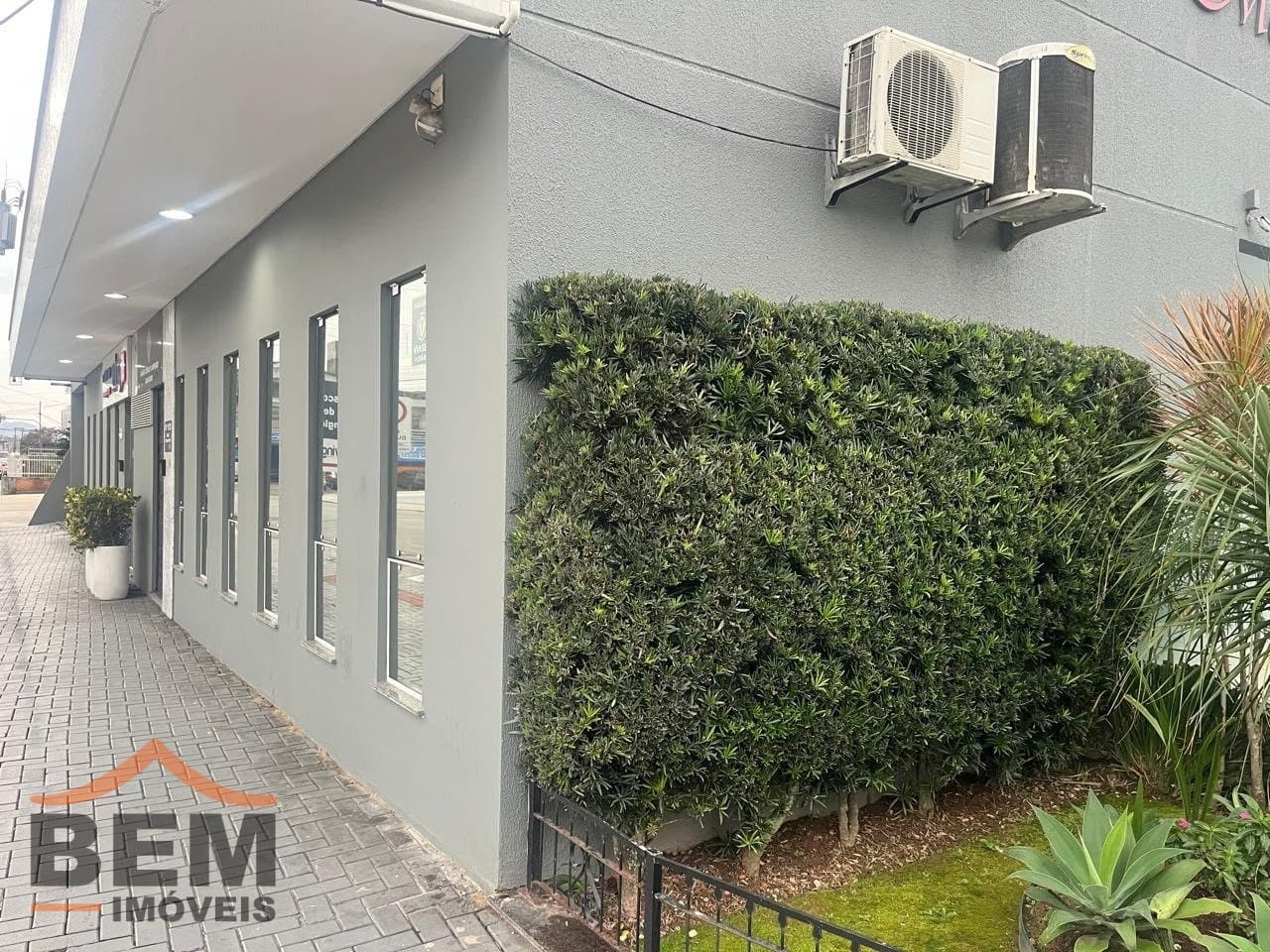 Sala Comercial para Locação com 65m² no bairro São João, em Itajaí: 2 - FACHADA 