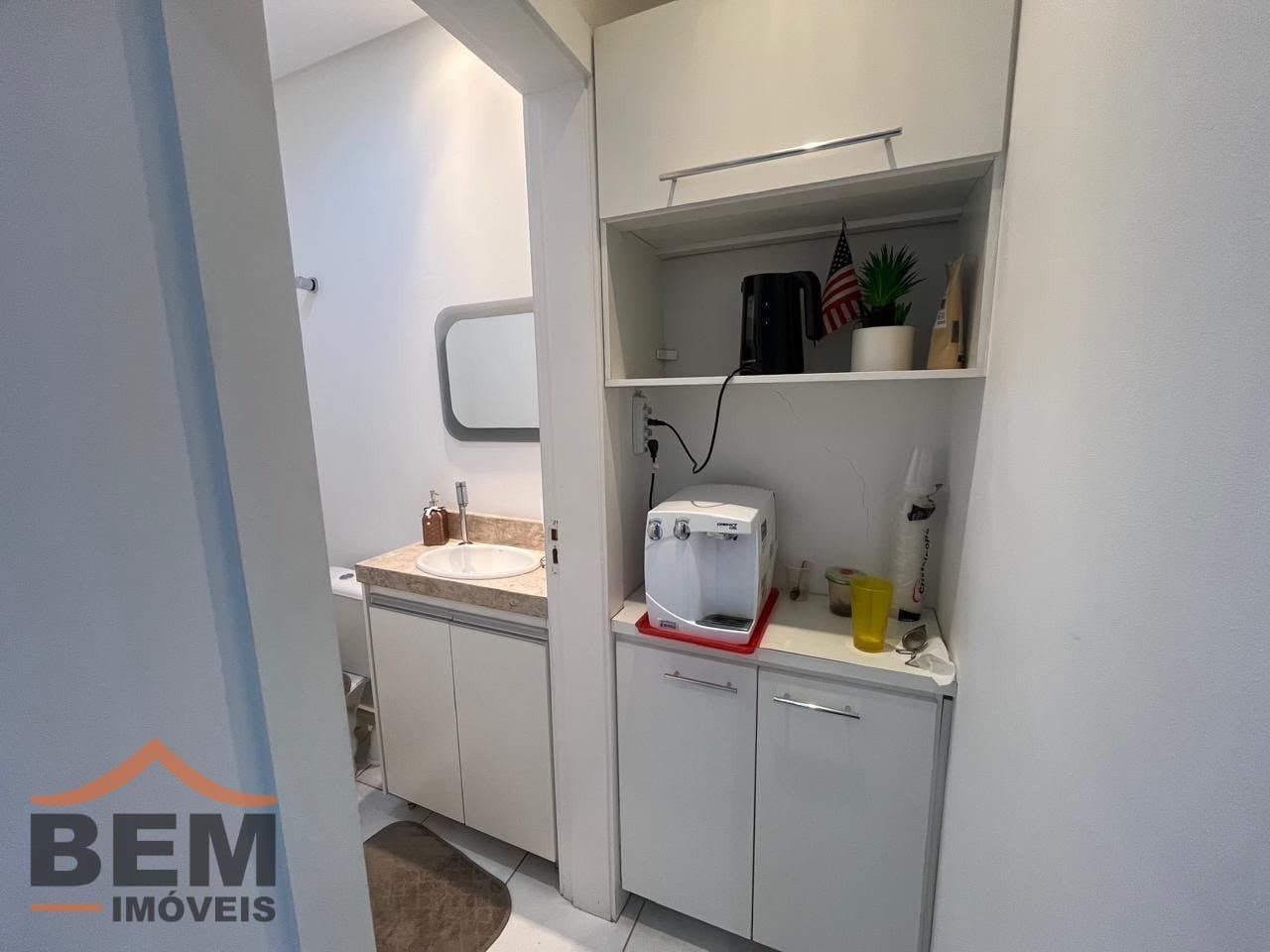 Sala Comercial para Locação com 65m² no bairro São João, em Itajaí: 5 -  COPA 