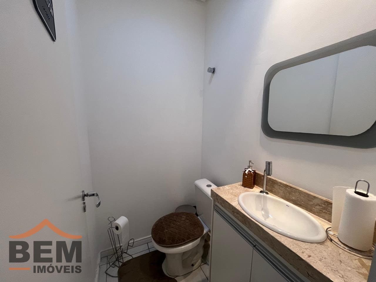 Sala Comercial para Locação com 65m² no bairro São João, em Itajaí: 6 - LAVABO
