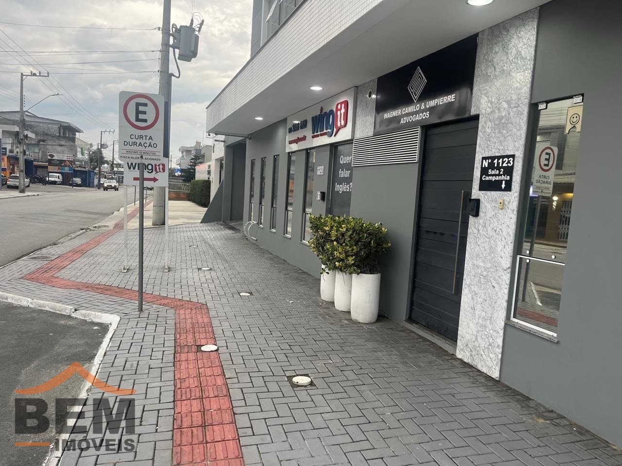Sala Comercial para Locação com 65m² no bairro São João, em Itajaí: 11 - FACHADA 