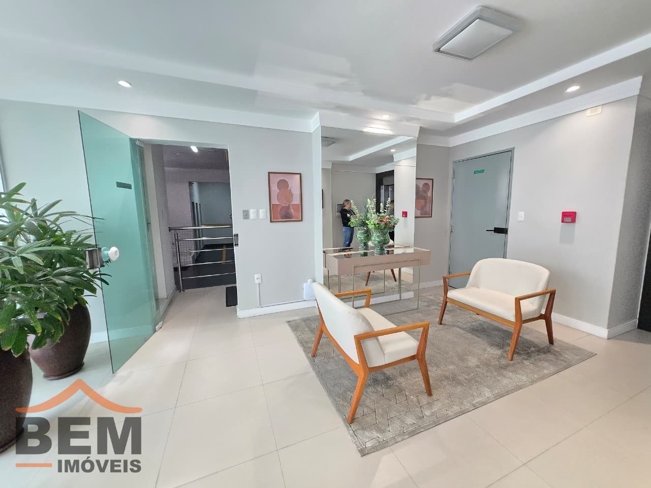 Apartamento para Locação com 2 quartos e 140m² no bairro Centro, em Balneário Camboriú: PORTARIA