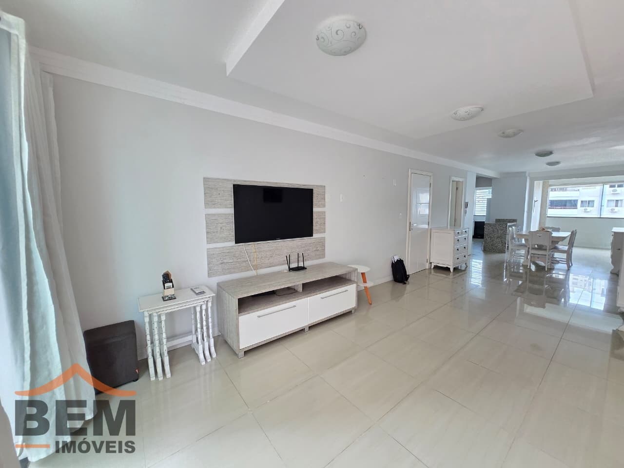 Apartamento para Locação com 2 quartos e 140m² no bairro Centro, em Balneário Camboriú: SALA DE ESTAR