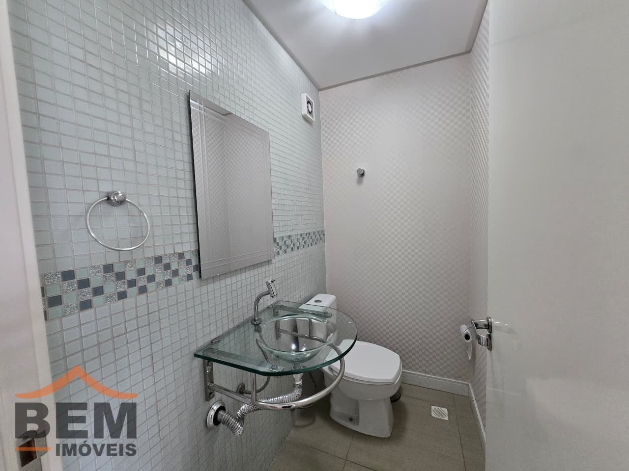 Apartamento para Locação com 2 quartos e 140m² no bairro Centro, em Balneário Camboriú: LAVABO