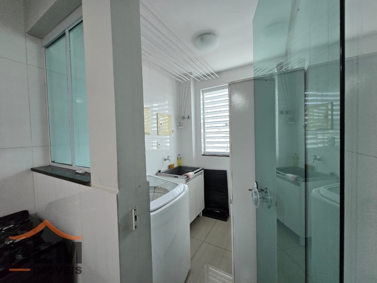 Apartamento para Locação com 2 quartos e 140m² no bairro Centro, em Balneário Camboriú: LAVANDERIA 