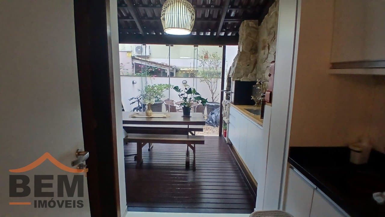 Casa para Venda com 2 quartos e 77m² no bairro Centro, em Camboriú