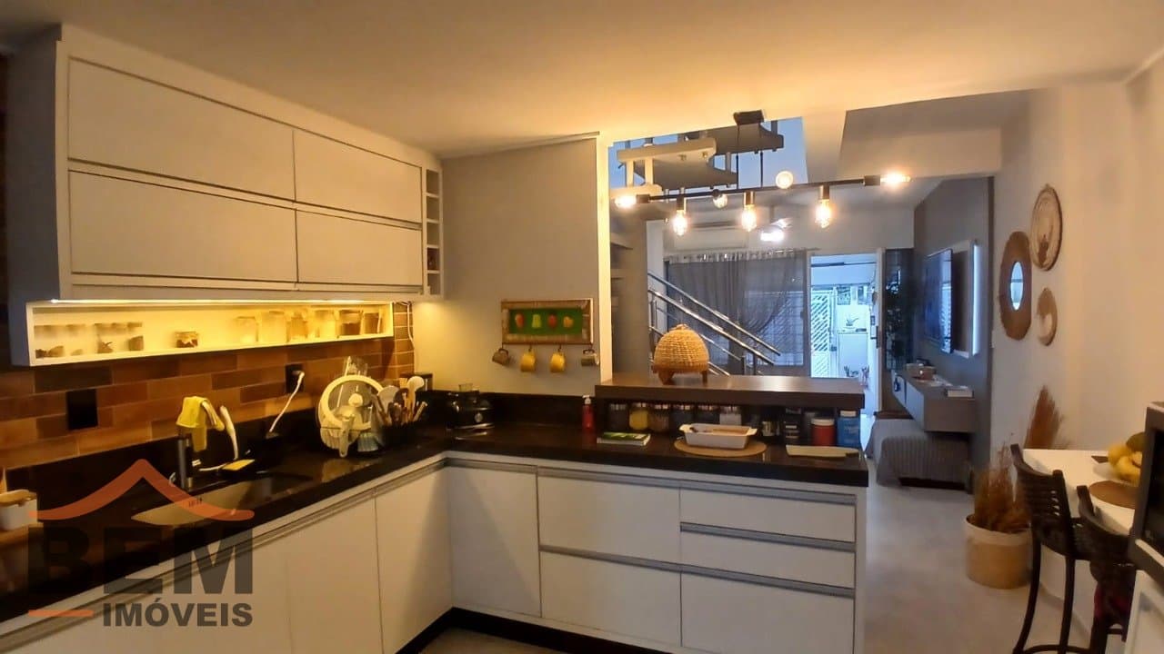 Casa para Venda com 2 quartos e 77m² no bairro Centro, em Camboriú