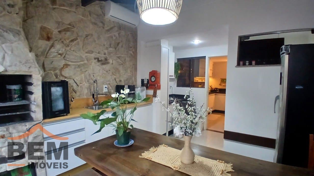 Casa para Venda com 2 quartos e 77m² no bairro Centro, em Camboriú