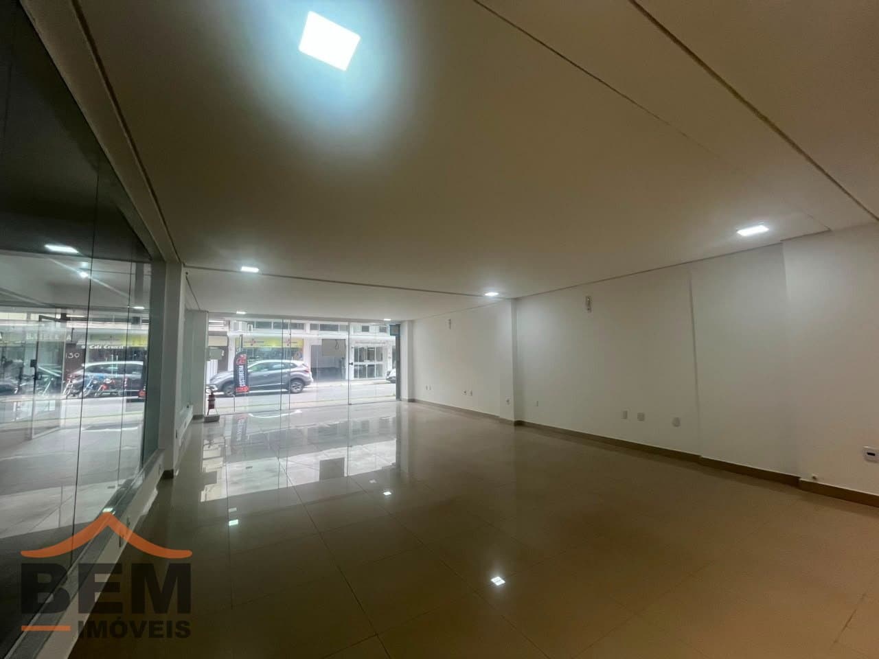 Sala Comercial para Locação com 84m² no bairro Centro, em Itajaí