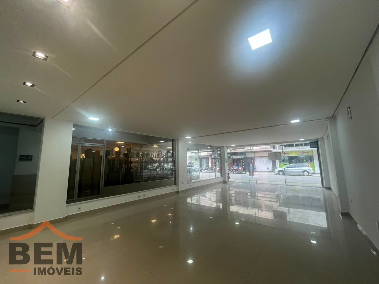 Sala Comercial para Locação com 84m² no bairro Centro, em Itajaí