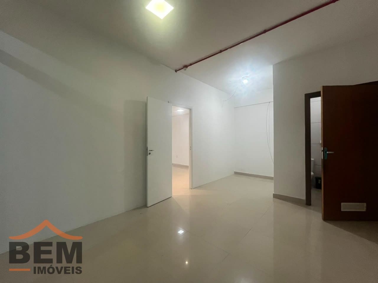 Sala Comercial para Locação com 84m² no bairro Centro, em Itajaí