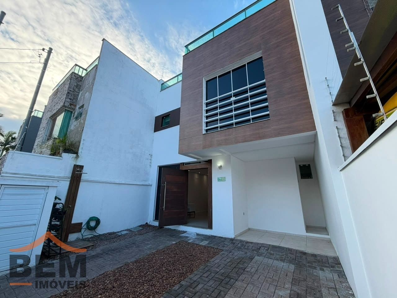 Casa para Venda com 3 quartos e 189m² no bairro Praia dos Amores, em Balneário Camboriú