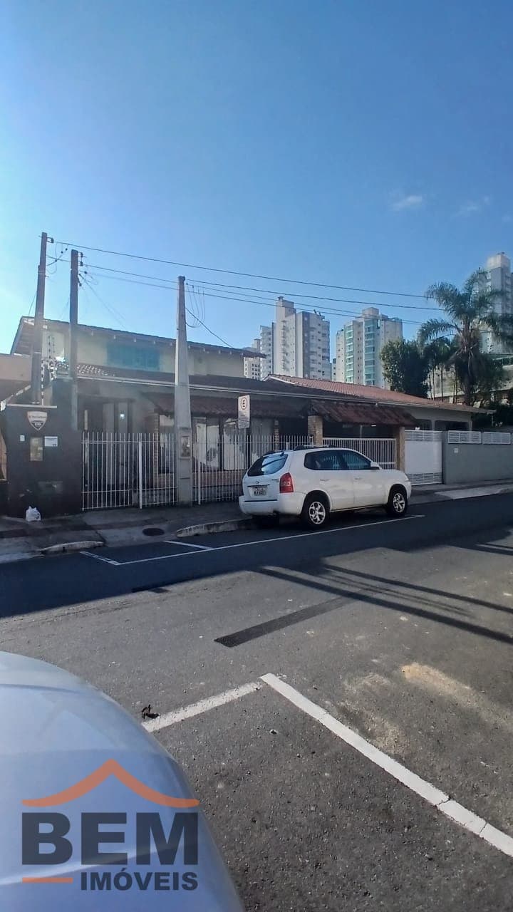 Casa para Venda com 4 quartos e 178m² no bairro Centro, em Balneário Camboriú: WhatsApp Image 2026-08-05 at 3.38