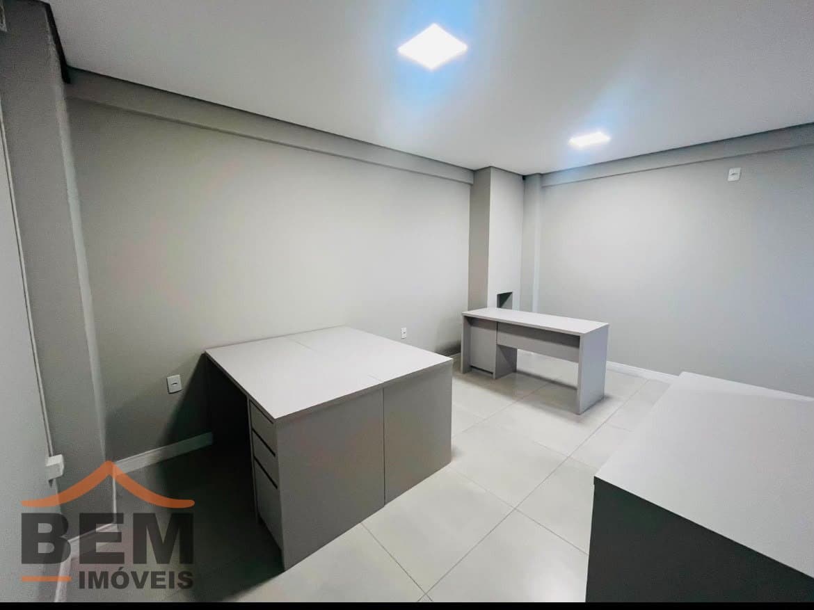 Sala Comercial para Locação com 30m² no bairro Vila Operária, em Itajaí